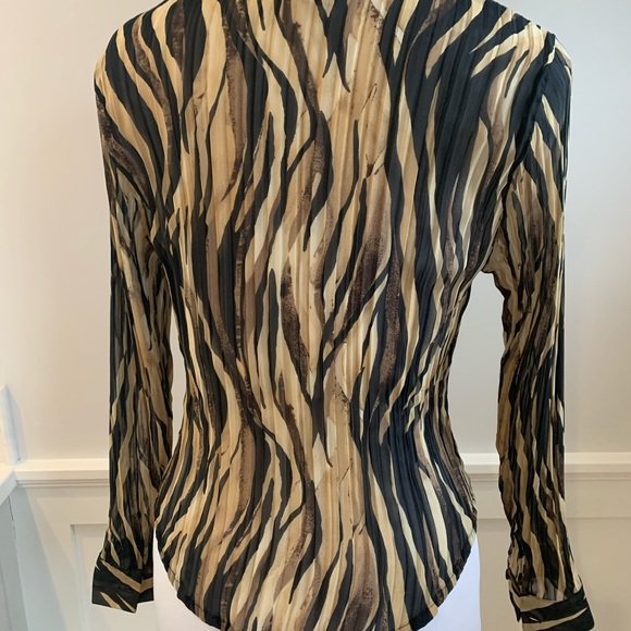 CDW Sheer pleated print blouse - Picture 5 of 9